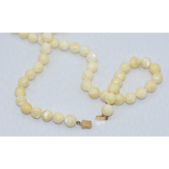 Vintage Art Deco Large Mother of Pearl Knotted Beaded Necklace - Picture 5 of 6